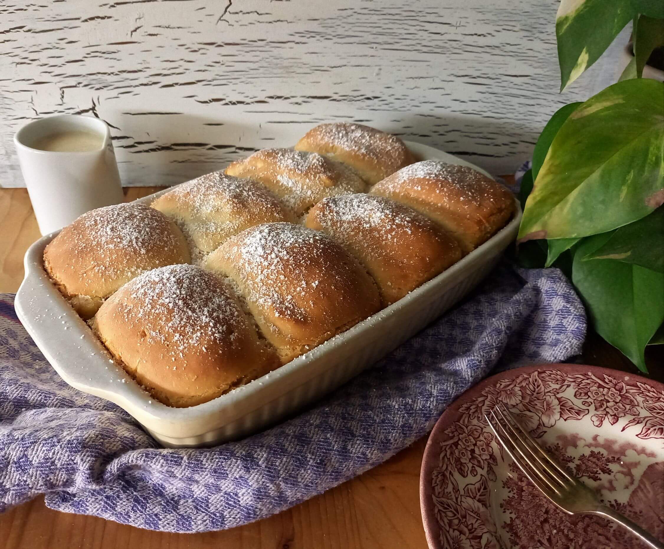 Rohrnudeln mit Zwetschgen und Vanillesauce - verfluchtlecker