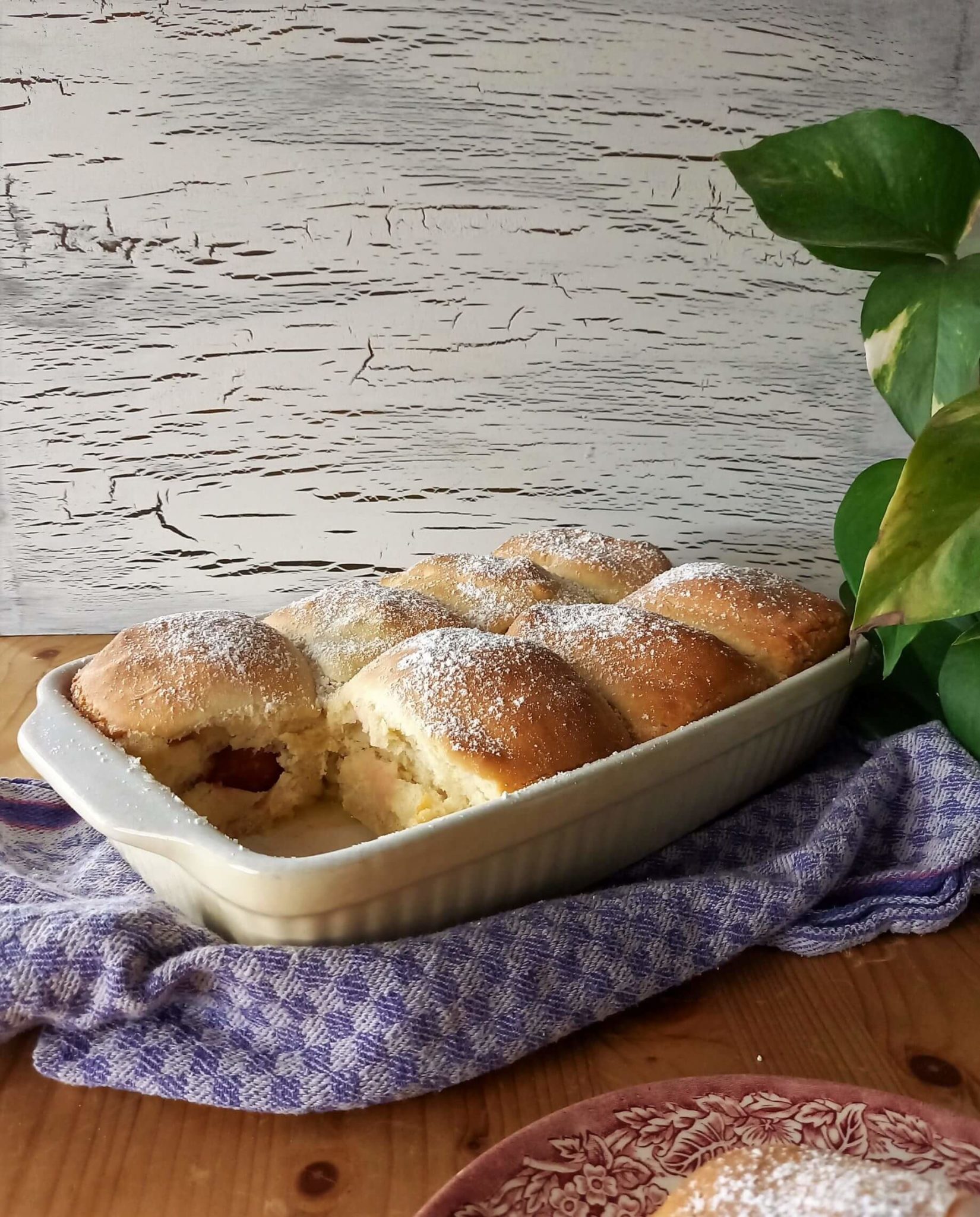 Rohrnudeln mit Zwetschgen und Vanillesauce - verfluchtlecker